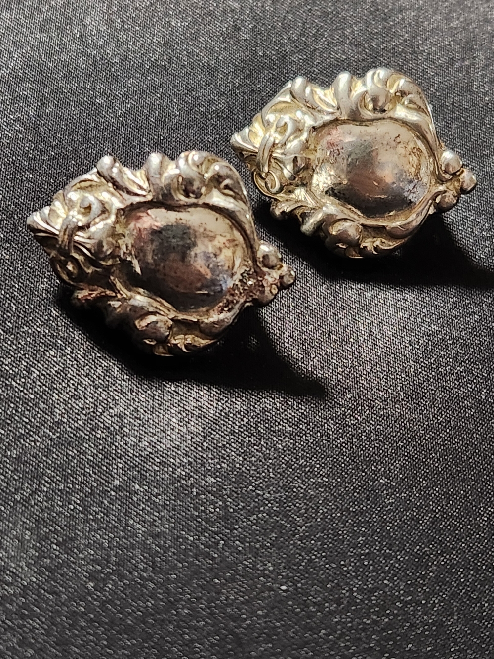 ​Vintage Unmarked Sarah Coventry "Regency" Fleur-de-Lis Shield Clip-On Earrings